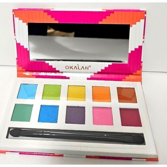 Eye Shadow Palette by Oaklan "Youthful"/NWOT Never Used - Picture 1 of 8